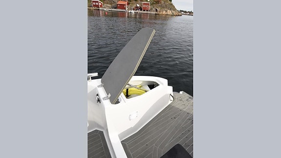 Ibiza 811 Explorer -21 Yamaha F300BETX -21 15 of 30
