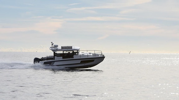 Ibiza 811 Explorer -21 Yamaha F300BETX -21 9 of 30