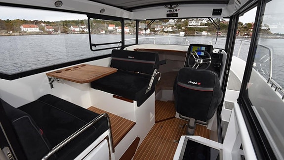 Ibiza 811 Explorer -21 Yamaha F300BETX -21 21 of 30