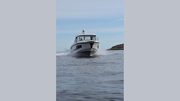 Ibiza 811 Explorer -21 Yamaha F300BETX -21 18 of 30