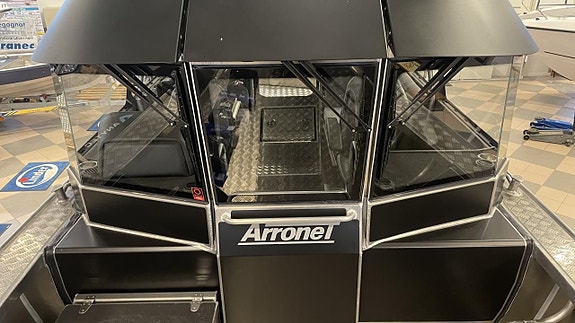 Arronet 24.5 Surprise H | Mercury F250-V8 21 of 23