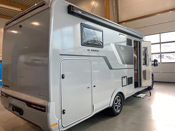 Adria Matrix 670 SL 60 Y /B-körkort/Taksäng/Automat/5 bältad 2 of 29