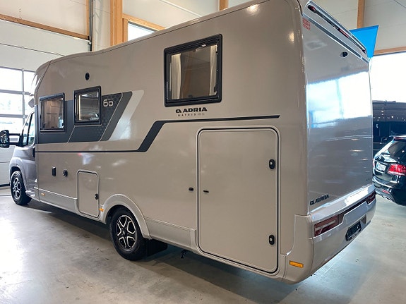 Adria Matrix 670 SL 60 Y /B-körkort/Taksäng/Automat/5 bältad 3 of 29