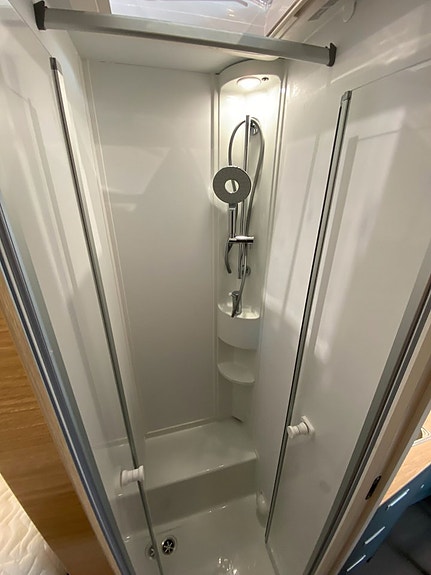 Adria Matrix 670 SL 60 Y /B-körkort/Taksäng/Automat/5 bältad 9 of 29