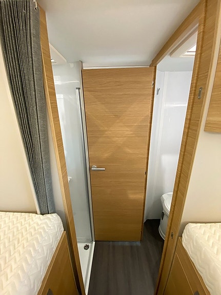 Adria Matrix 670 SL 60 Y /B-körkort/Taksäng/Automat/5 bältad 11 of 29
