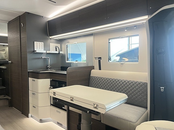 Adria MATRIX SUPREME MB 670 DL (ALDE+Mercedes+Ugn+Golvvärme) 11 of 24