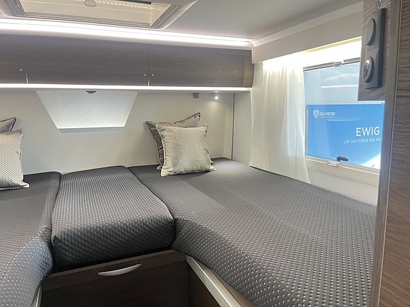 Adria MATRIX SUPREME MB 670 DL (ALDE+Mercedes+Ugn+Golvvärme) 19 of 24