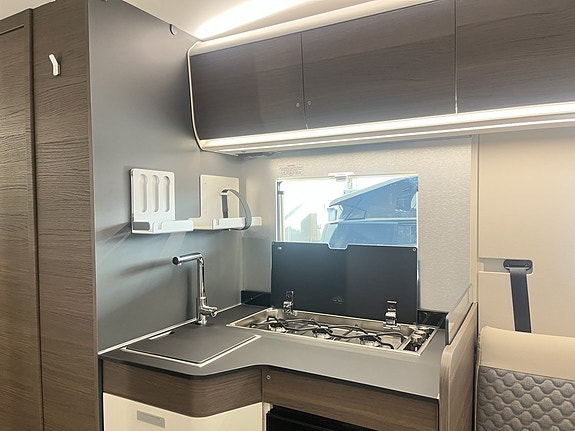 Adria MATRIX SUPREME MB 670 DL (ALDE+Mercedes+Ugn+Golvvärme) 15 of 24