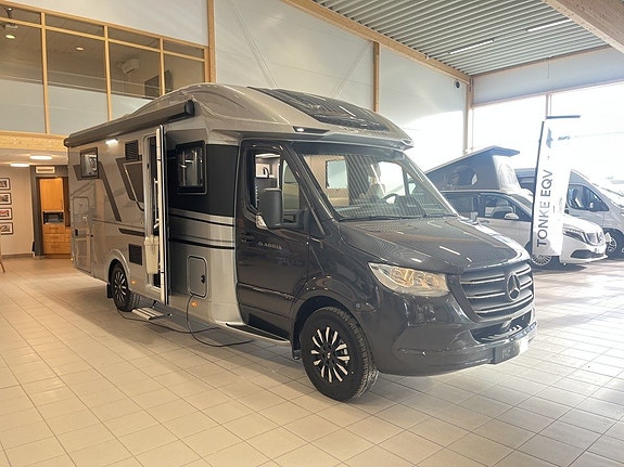 Adria MATRIX SUPREME MB 670 DL (ALDE+Mercedes+Ugn+Golvvärme) 3 of 24