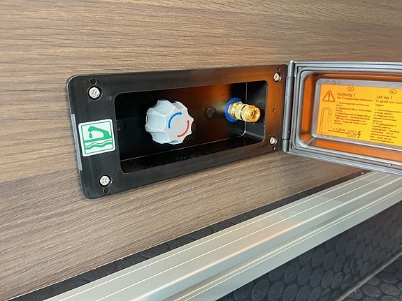 Adria MATRIX SUPREME MB 670 DL (ALDE+Mercedes+Ugn+Golvvärme) 8 of 24