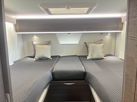 Adria MATRIX SUPREME MB 670 DL (ALDE+Mercedes+Ugn+Golvvärme) 18 of 24