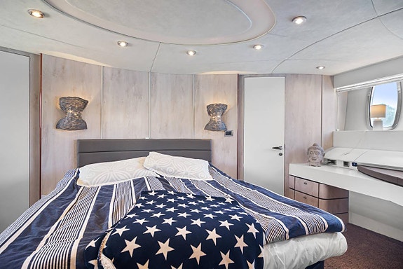 Fairline Squadron 74 9 of 11