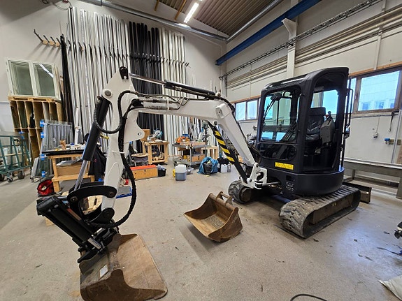 Minigrävare  Uthyres (2,5ton) till sommarens projekt