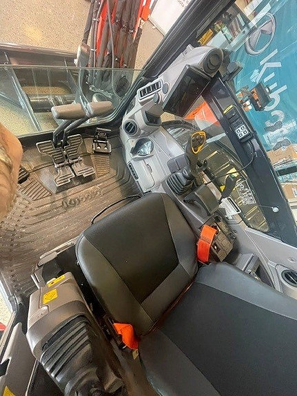 Kubota KX060 4 of 5