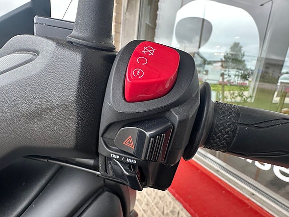 Yamaha X-Max 300 Aut *SÅLD* 10 of 12
