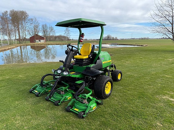 John Deere 8800 TerrainCut Åkgräsklippare