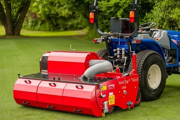 Redexim Verti-Top 1800 konstgräsrengörare