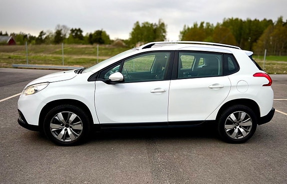 Peugeot 2008 2 of 5