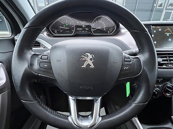Peugeot 2008 12 of 17