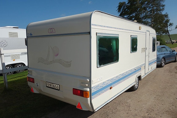 Adria Unica 562 UL 10 of 13