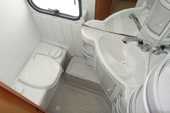 Adria Unica 562 UL 7 of 13
