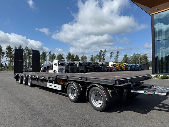 Hakarps - 42 tons maskinvagn med hydrauliska ramper OMG LEV 3 of 12