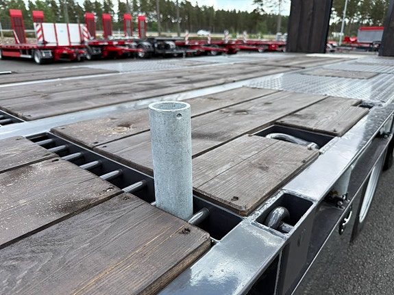 Hakarps - 42 tons maskinvagn med hydrauliska ramper OMG LEV 11 of 12