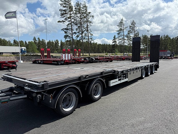 Hakarps - 42 tons maskinvagn med hydrauliska ramper OMG LEV 4 of 12