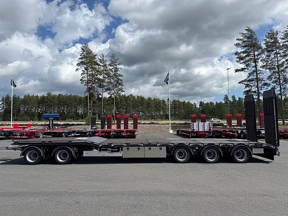 Hakarps - 42 tons maskinvagn med hydrauliska ramper OMG LEV 5 of 12