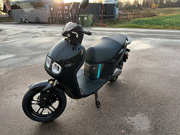 Yamaha Neos El Skoter REA moped 2 of 3