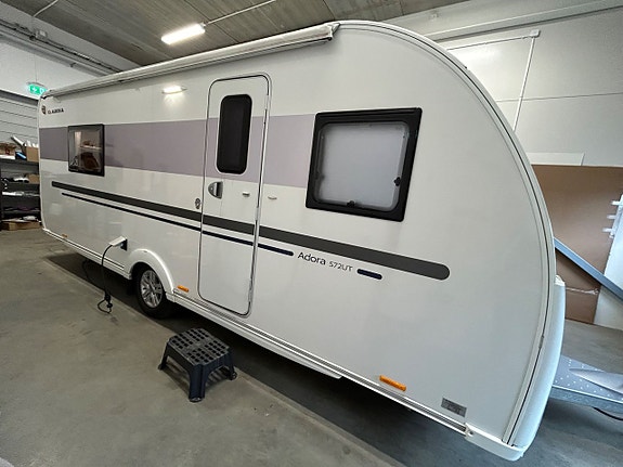 Adria Adora 572 UT Långbädd, toa bak