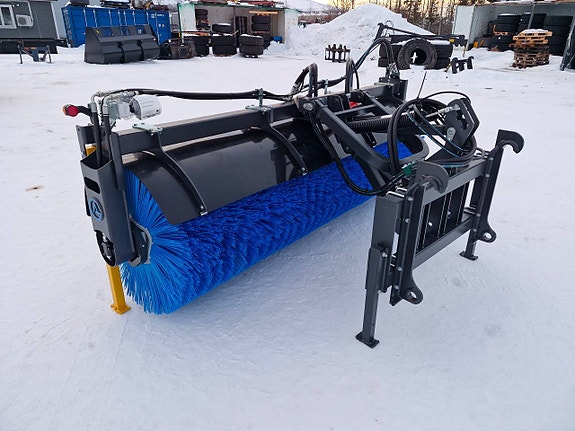 Sopvals 2.8  eller 3 meter bred hydraulisk sväng omg lev