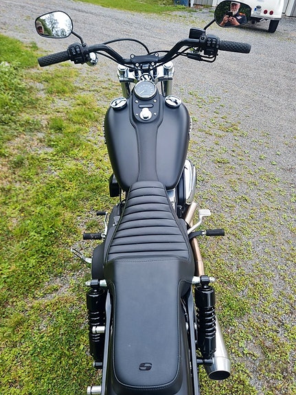 Harley-Davidson Dyna Street Bob FXDB 13 of 18
