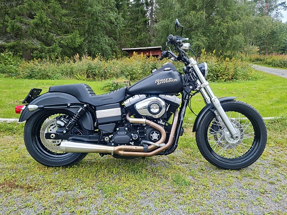 Harley-Davidson Dyna Street Bob FXDB 2 of 18