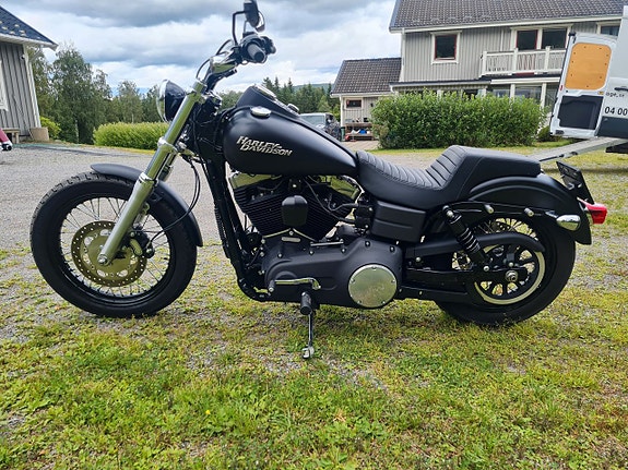 Harley-Davidson Dyna Street Bob FXDB 9 of 18