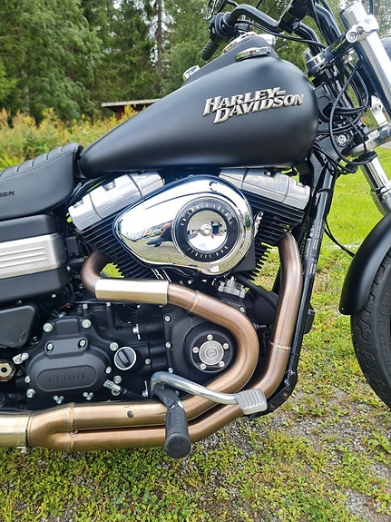 Harley-Davidson Dyna Street Bob FXDB 4 of 18