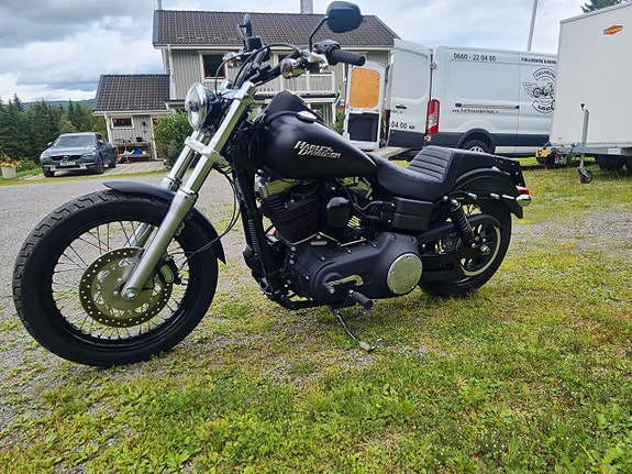 Harley-Davidson Dyna Street Bob FXDB 10 of 18