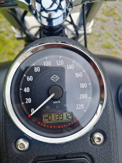 Harley-Davidson Dyna Street Bob FXDB 14 of 18