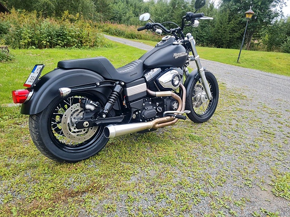 Harley-Davidson Dyna Street Bob FXDB 3 of 18