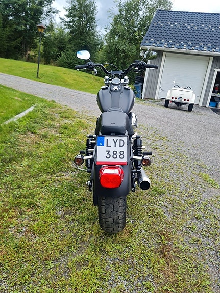Harley-Davidson Dyna Street Bob FXDB 12 of 18