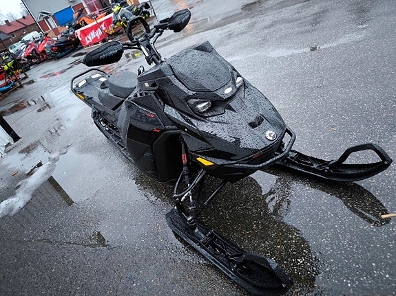 Ski-Doo Summit Expert Turbo 154" 2 of 5
