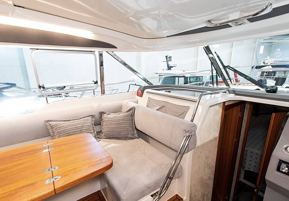 Marex 375 / MerCruiser 2 x 260HK / 2018 9 of 12