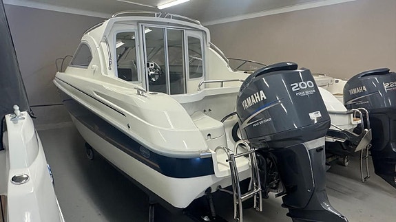 Yamarin 68 C med Yamaha F 200