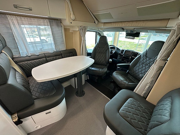 Wingamm Oasi 690 TWIN 140HK AUT Långbädd+taksäng! VINTERVAGN 2 of 24