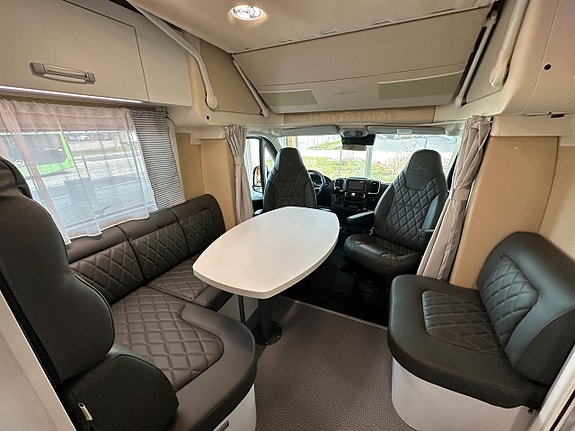 Wingamm Oasi 690 TWIN 140HK AUT Långbädd+taksäng! VINTERVAGN 19 of 24
