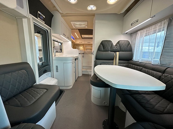 Wingamm Oasi 690 TWIN 140HK AUT Långbädd+taksäng! VINTERVAGN 9 of 24