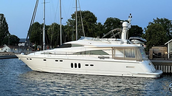 Fairline Squadron 68 -2009 4 of 5