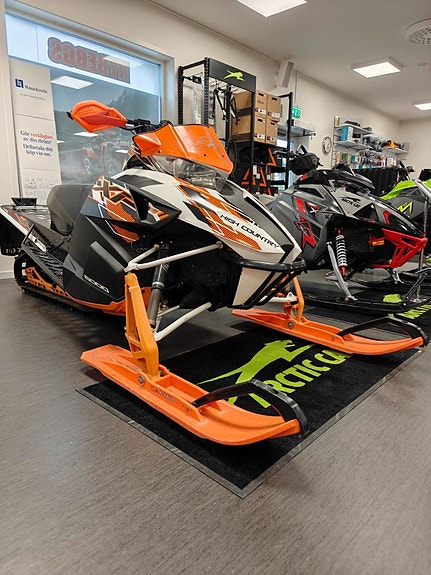 Arctic-cat XF 8000 High Country