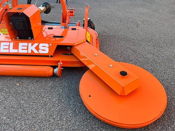 Gräsklippare traktor 1,5m , m/hydr. sidoförsjutning och disk 5 of 12