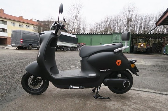 YADEA M6L Elmoped Mattsvart 2 of 5